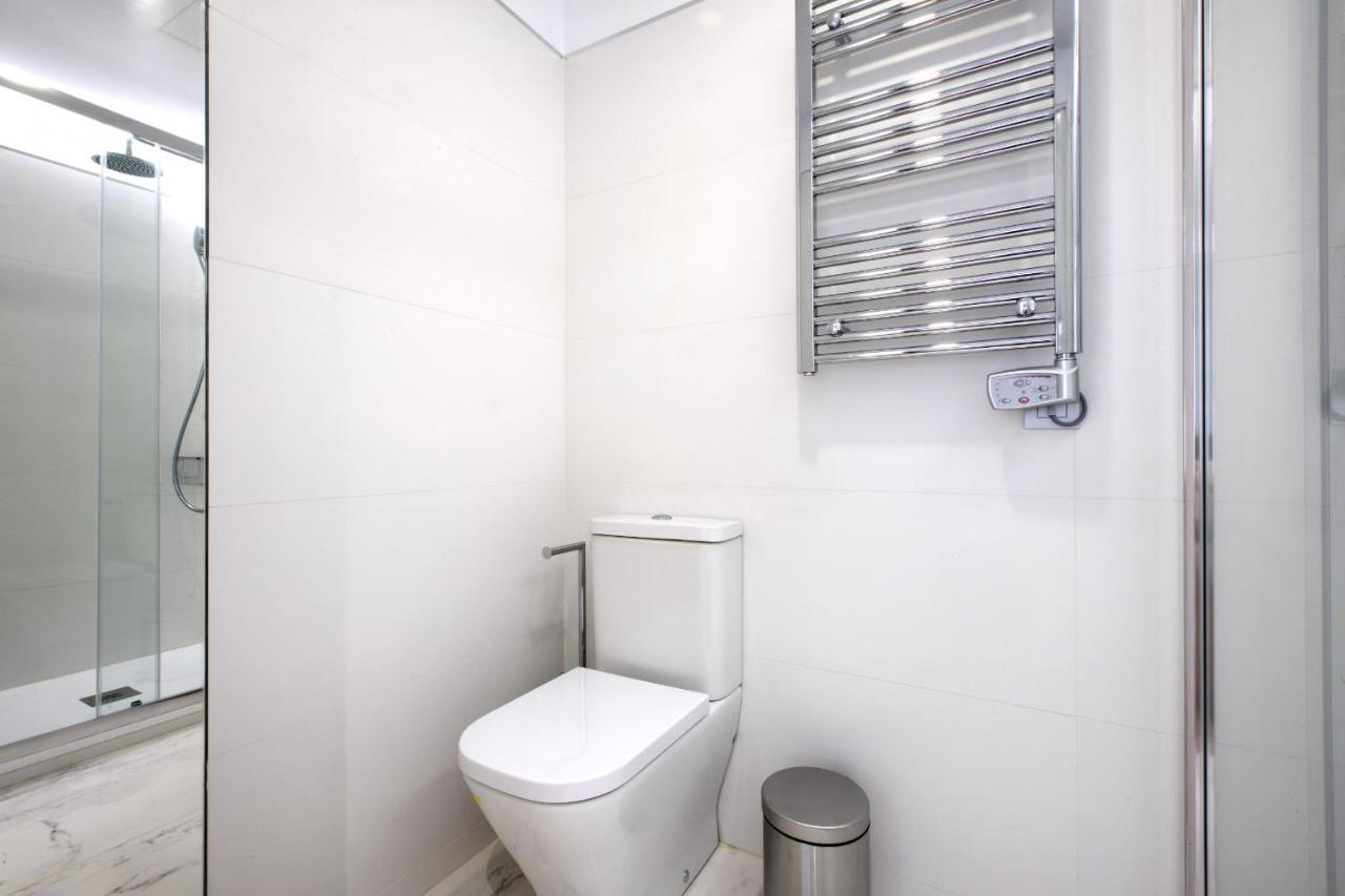 Gran Via Suites Madrid Eksteriør billede